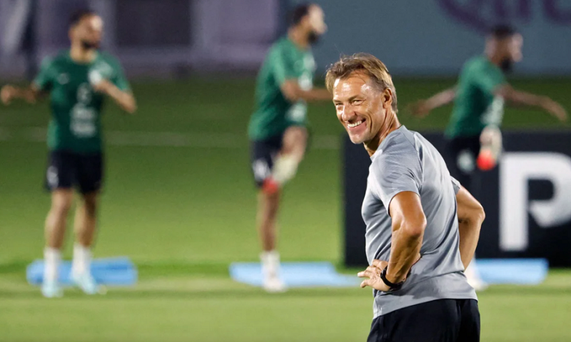 Thua thảm Indo, HLV Herve Renard bị danh thủ chỉ trích: ‘Thất bại hoàn toàn về chiến thuật!’